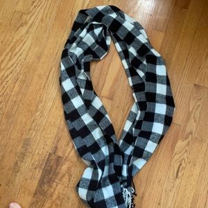 Black and white scarf